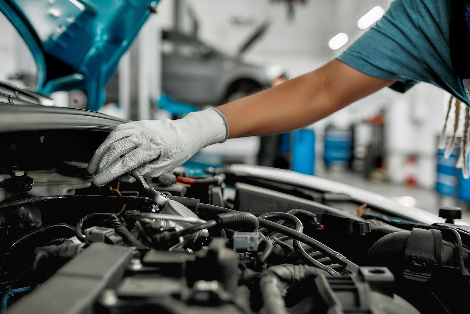 mechanic reparing a car